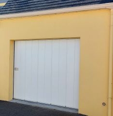 Porte de garage sectionnelle à ouverture latérale