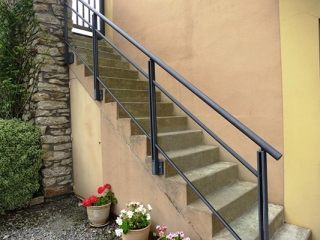 Garde-corps main courante aluminium rampant sur escalier - Herbignac