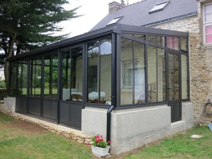 Véranda aluminium à Férel - style atelier avec  baie coulissante